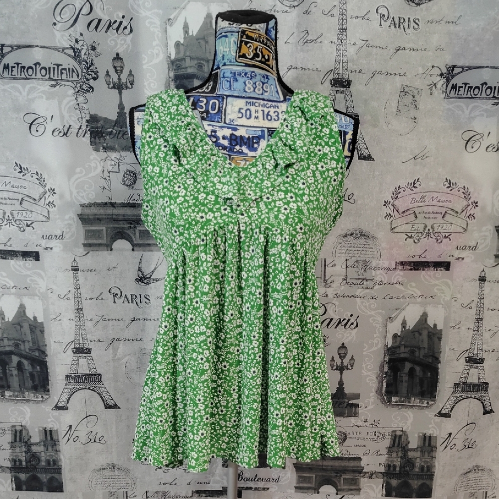 Chic Green Floral Sleeveless Blouse